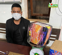 Bắt đối tượng bán pháo nổ trái phép