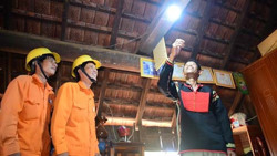 Đưa điện về buôn