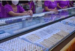 Giá vàng hôm nay 29-12: Tăng chớp nhoáng rồi lao xuống