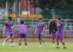 Tuyển Việt Nam với ngày đầu trong "bong bóng khép kín"