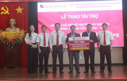 Các chi nhánh Agribank tài trợ 1,5 tỷ đồng cho công tác phòng, chống dịch COVID–19 của tỉnh