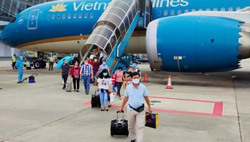 ‘Mở rộng cửa’ nhưng phải an toàn