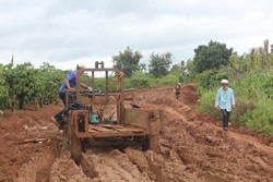Xã Ea Sol (huyện Ea H’leo): Đường lầy lội gây tắc nghẽn giao thông