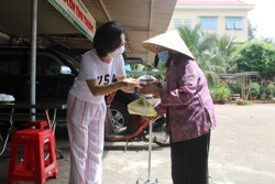 Ấm lòng quán cơm chay 5.000 đồng giữa lòng thành phố