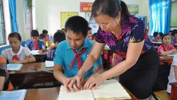 Sách giáo khoa cho trẻ khuyết tật