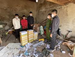 Bắt quả tang nhóm thanh niên, học sinh sản xuất pháo để bán