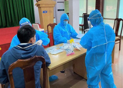 Xét nghiệm Covid-19 cho hơn 100 nhân viên sân bay Buôn Ma Thuột