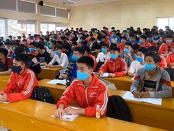 Sinh viên đại học: Trường nghỉ, trường học online vì Covid-19