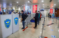 Khách đi máy bay 7 ngày Tết giảm mạnh