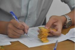 Giá vàng hôm nay 18-2: Tiếp tục giảm sâu, các quỹ đầu tư bán 39,5 tấn vàng