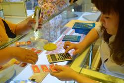 Giá vàng hôm nay 19-2: Tăng giảm sốc, các quỹ đầu tư bán thêm 6,88 tấn vàng