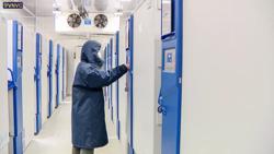 Bên trong kho đông lạnh -86 độ C chứa lô vắc-xin Covid-19 đầu tiên