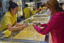 Giá vàng hôm nay 24-2: Đảo chiều đi xuống, dòng tiền bị dịch chuyển