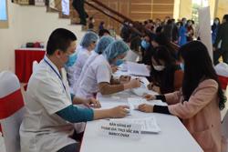 Sớm tiêm miễn phí vắc-xin Covid-19 cho người dân