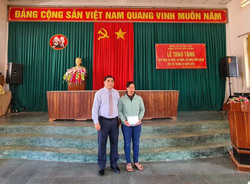 Huyện Lắk hỗ trợ hơn 700 triệu đồng cho các trường hợp có hoàn cảnh khó khăn