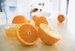 Ai không nên uống nước cam?