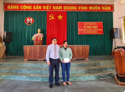 Huyện Lắk hỗ trợ hơn 700 triệu đồng cho các trường hợp có hoàn cảnh khó khăn