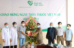 Bí thư Tỉnh ủy Bùi Văn Cường thăm, chúc mừng Ngày Thầy thuốc Việt Nam