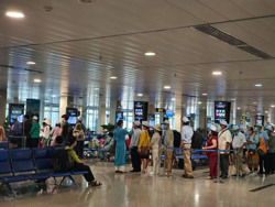 Vé máy bay Tết rớt giá chưa từng thấy