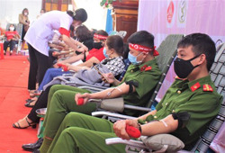 Đắk Lắk: Nguy cơ thiếu máu chống dịch Covid-19, hàng ngàn người dân tình nguyện hiến máu