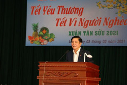 Bí thư Tỉnh ủy Bùi Văn Cường thăm, tặng quà hộ nghèo, gia đình chính sách tại huyện Lắk