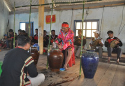 Lễ cúng bến nước của đồng bào Êđê tại buôn Kiều, xã Yang Mao