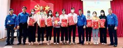 Hỗ trợ sinh viên khó khăn đón Tết