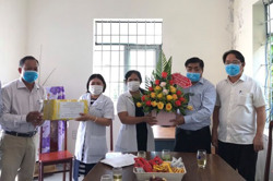 Huyện Lắk kiểm tra công tác phòng, chống dịch tại cơ sở y tế và chúc mừng Ngày Thầy thuốc Việt Nam