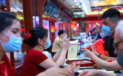 Nghịch lý giá vàng