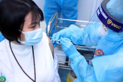 Gần 1.000 chiến sĩ tuyến đầu chống dịch đã tiêm vacxin phòng Covid-19