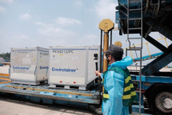 Đề xuất miễn phí vận chuyển 5 triệu liều vắc-xin Covid-19