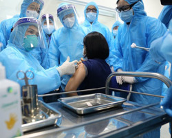 4 trường hợp phản vệ độ 2 sau tiêm vắc-xin Covid-19