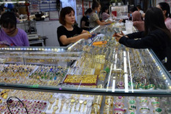 Giá vàng hôm nay 12-3: Bị lu mờ, nhà đầu tư chờ vàng dậy “sóng”