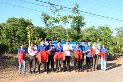 Bàn giao công trình "Thắp sáng đường quê" tại xã Dray Sáp