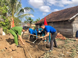 Xây dựng nhà Nhân ái tặng học sinh nghèo huyện Buôn Đôn