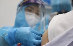 Thêm 2 trường hợp phản ứng nặng sau tiêm vắc-xin Covid-19