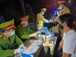 Ra quân cao điểm về trật tự giao thông