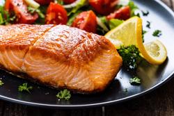 Ăn cá giảm nguy cơ tử vong cho bệnh tim mạch