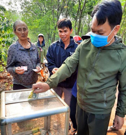 Đắk Sin hỗ trợ gần 62 triệu đồng cho gia đình người phụ nữ bị sát hại