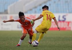 V-League liên tục đổi ngôi đầu