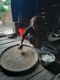 Khởi nghiệp với nghề làm rượu cần