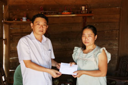 Quỹ Tấm lòng vàng Báo Đắk Lắk trao tiền hỗ trợ gia đình hai anh em ruột mắc bệnh hiểm nghèo