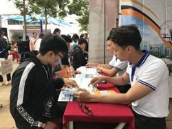 Quy định "Tiếng Hàn là môn học bắt buộc": Cần được hiểu thế nào cho đúng?