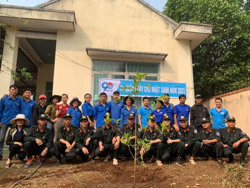 Thanh niên huyện Cư Kuin ra quân "Ngày chủ nhật xanh"