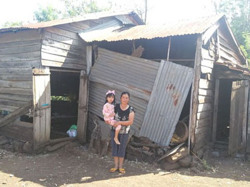 Bà bệnh tật nuôi cháu trong căn nhà dột nát