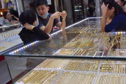 Giá vàng hôm nay 27-3: Tăng tốc bất thành, nhà đầu tư chưa dừng “xả hàng”