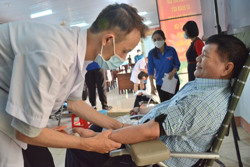 Ngày hội hiến máu tình nguyện "Tình người Buôn Đôn"