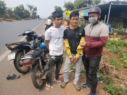 Công an xã Ea H'leo (huyện Ea H'leo) bắt giữ 5 đối tượng mua bán, tàng trữ trái phép chất ma túy