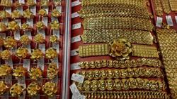 Giá vàng hôm nay 5-3: Tiếp tục chìm sâu, các quỹ đầu tư bán 12,28 tấn vàng