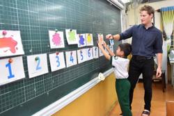 Tiếng Hàn, tiếng Đức tiến tới thành môn học bắt buộc